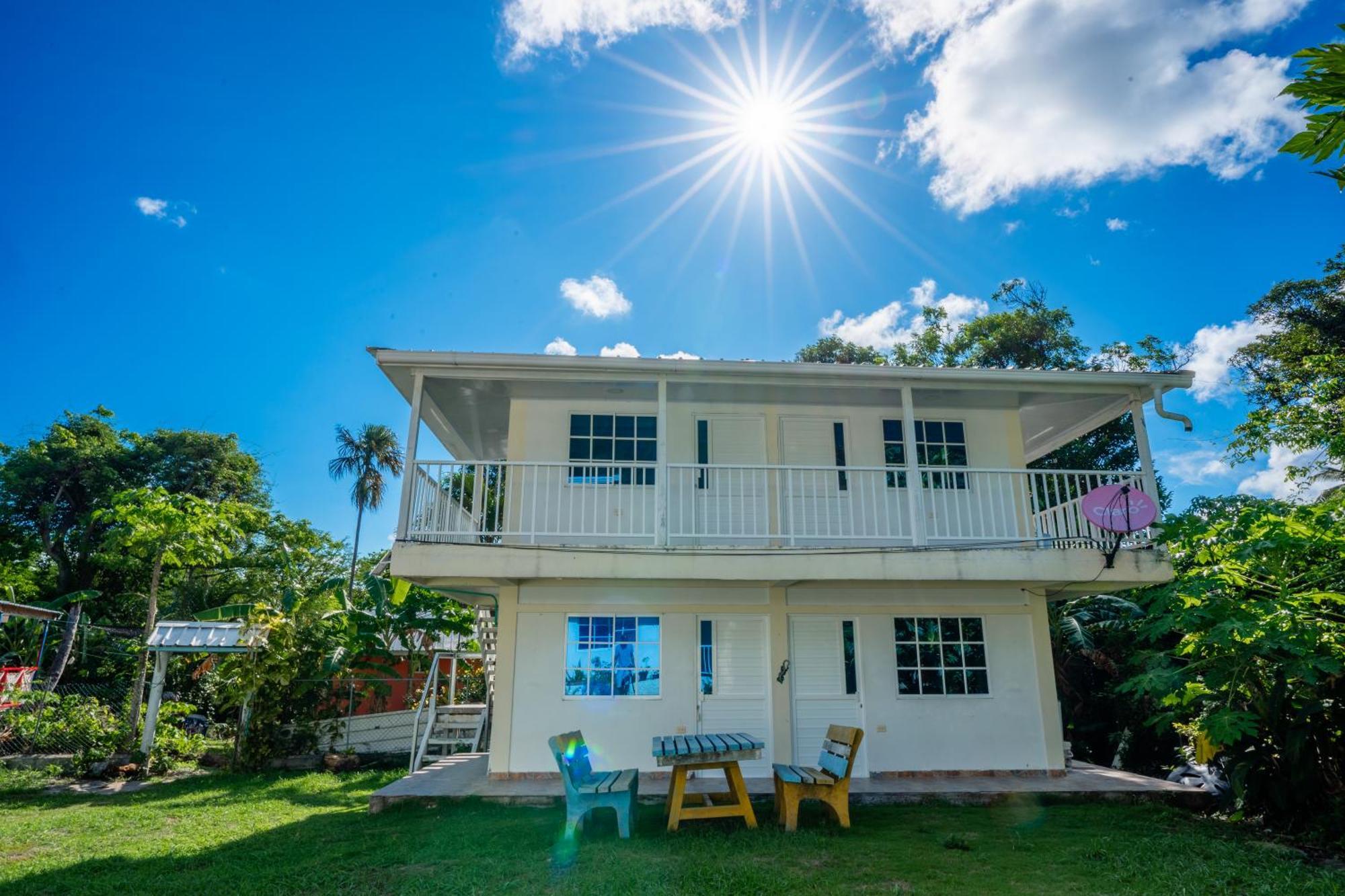 Posada Mango Tree South West Bay Exterior photo