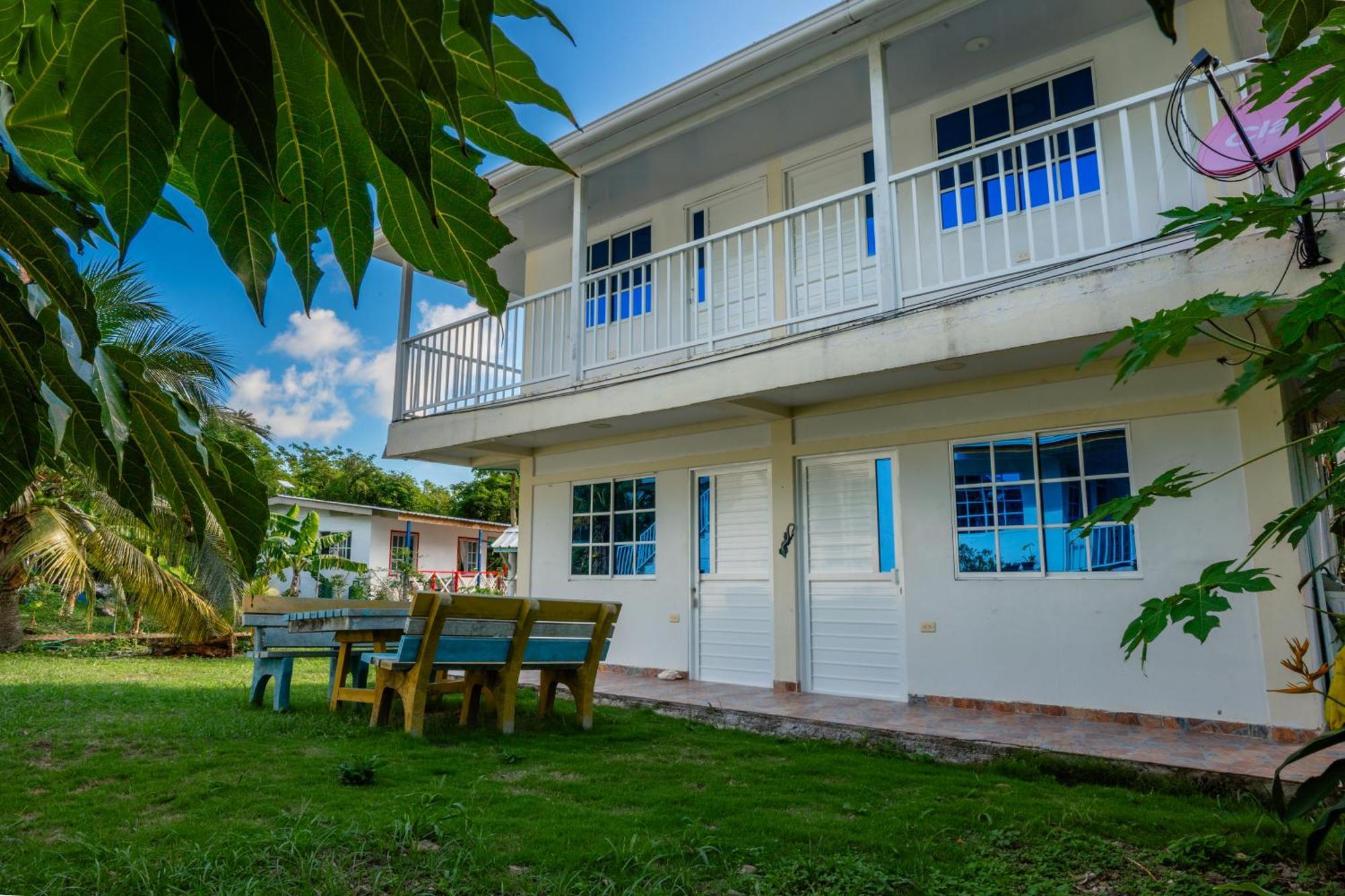 Posada Mango Tree South West Bay Exterior photo